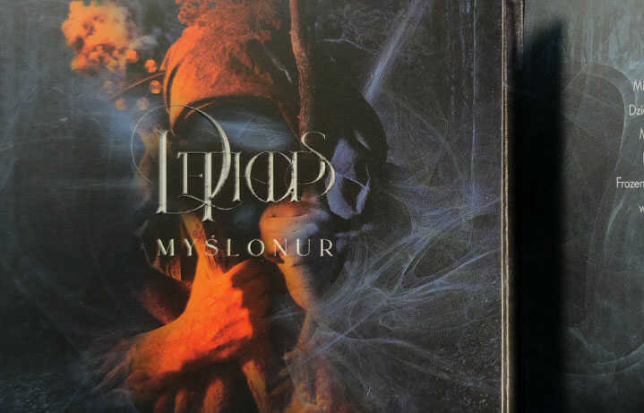 Tłoczona płyta CD w opakowaniu digipack CD 6P z kieszenią na booklet